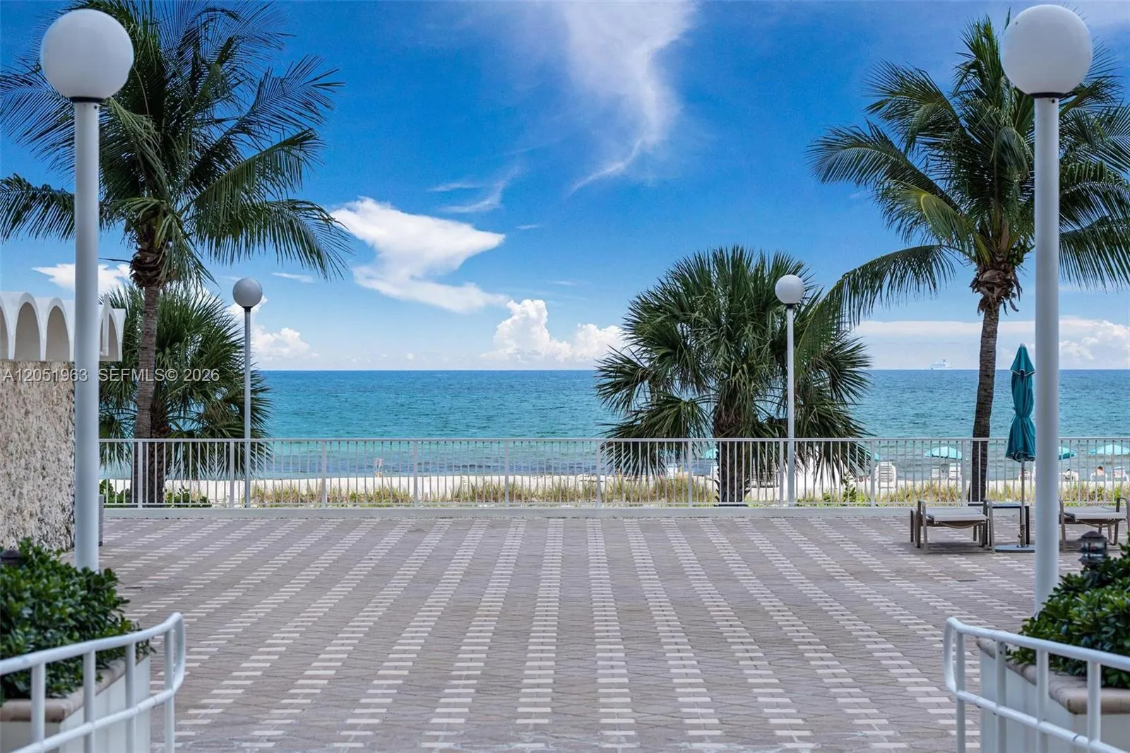 5701 Collins Avenue #1415