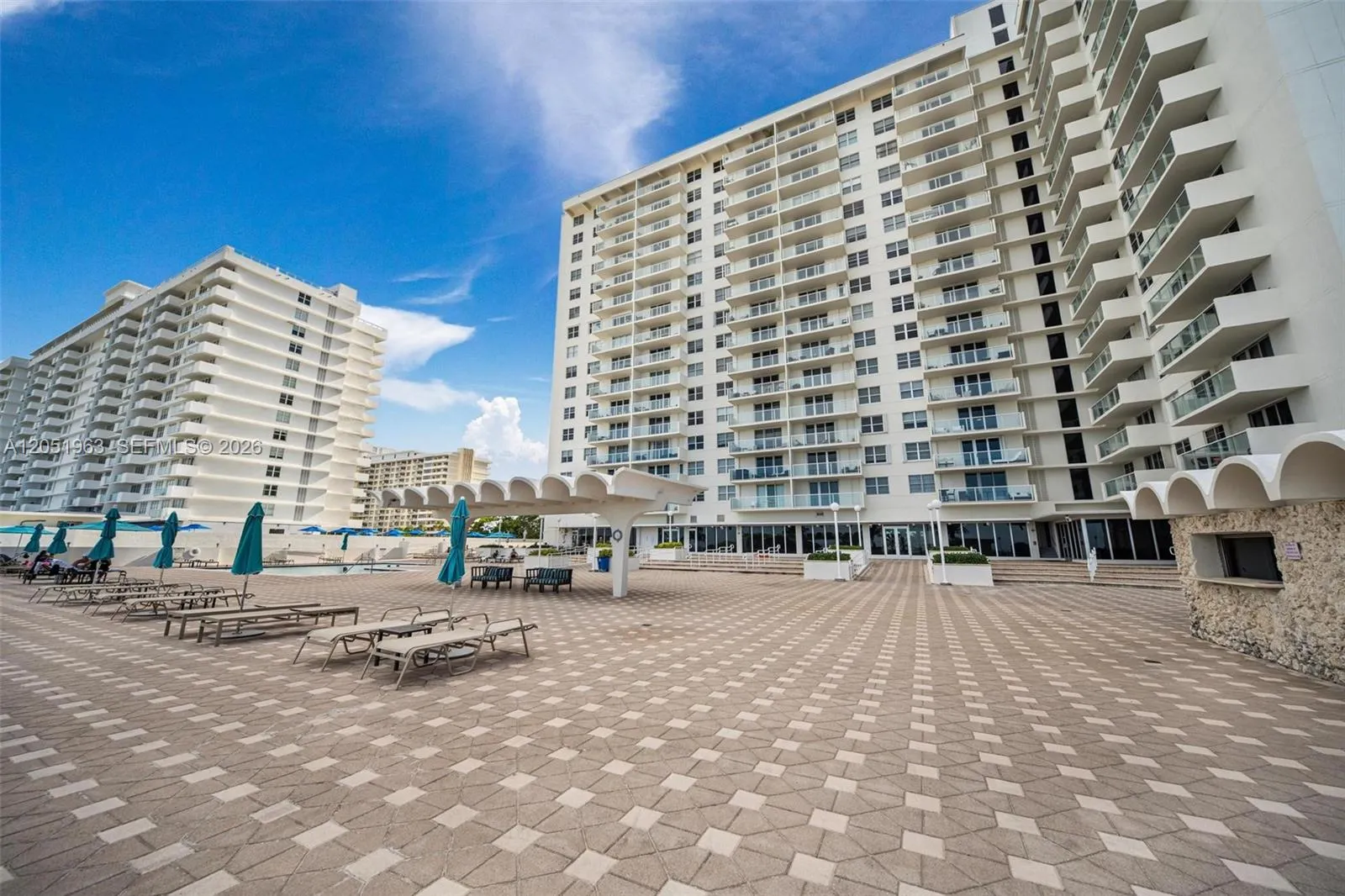 5701 Collins Avenue #1415