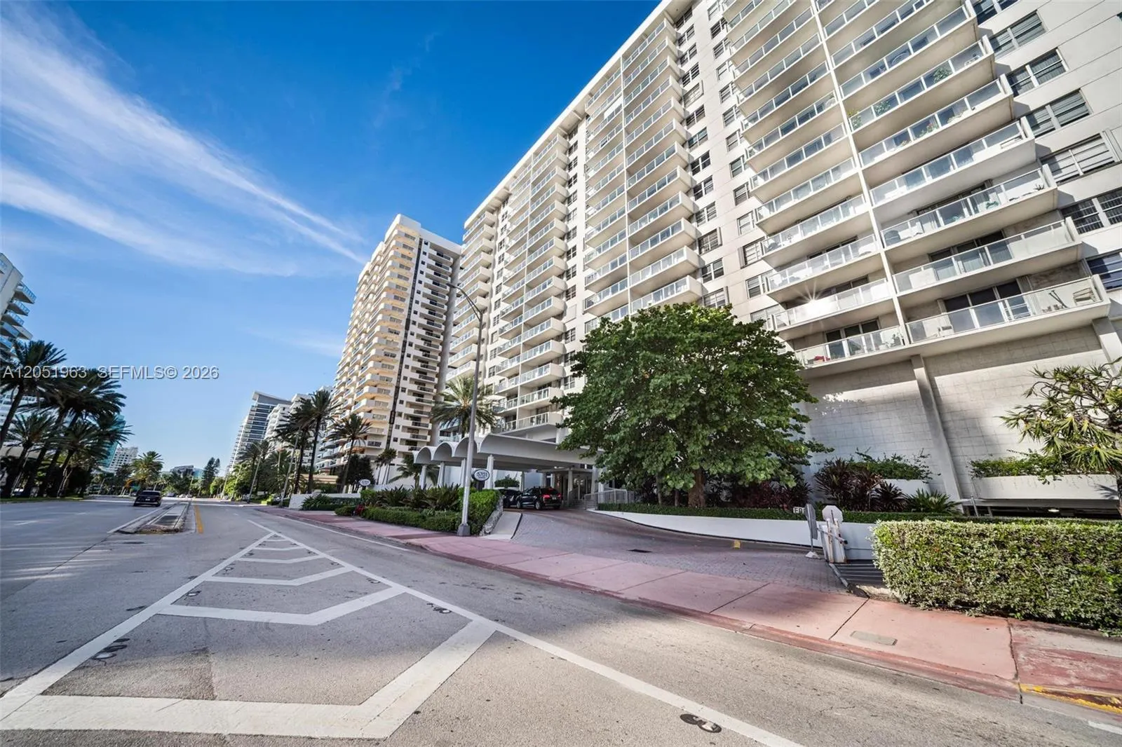 5701 Collins Avenue #1415