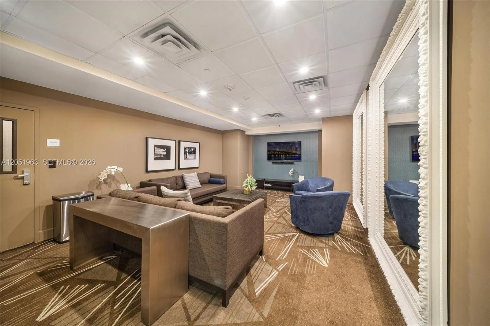 5701 Collins Avenue #1415