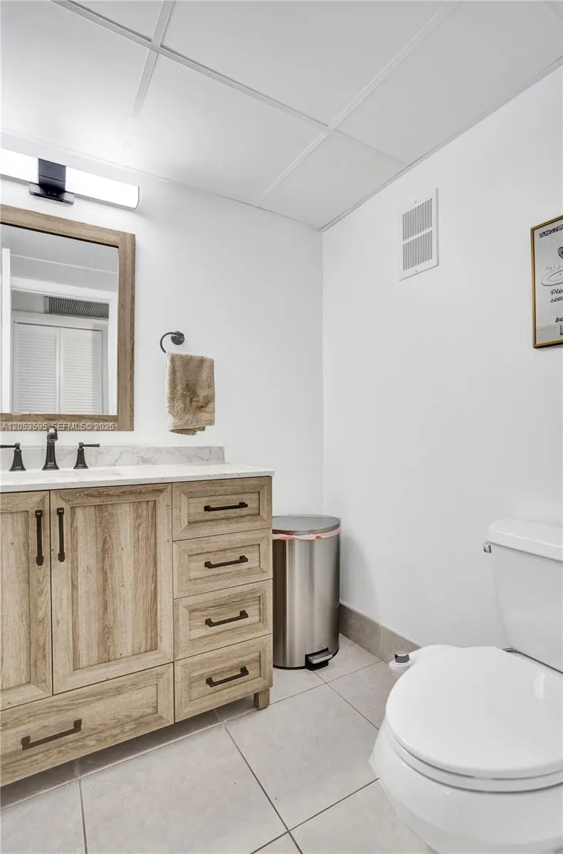 208 Greenbrier C #208