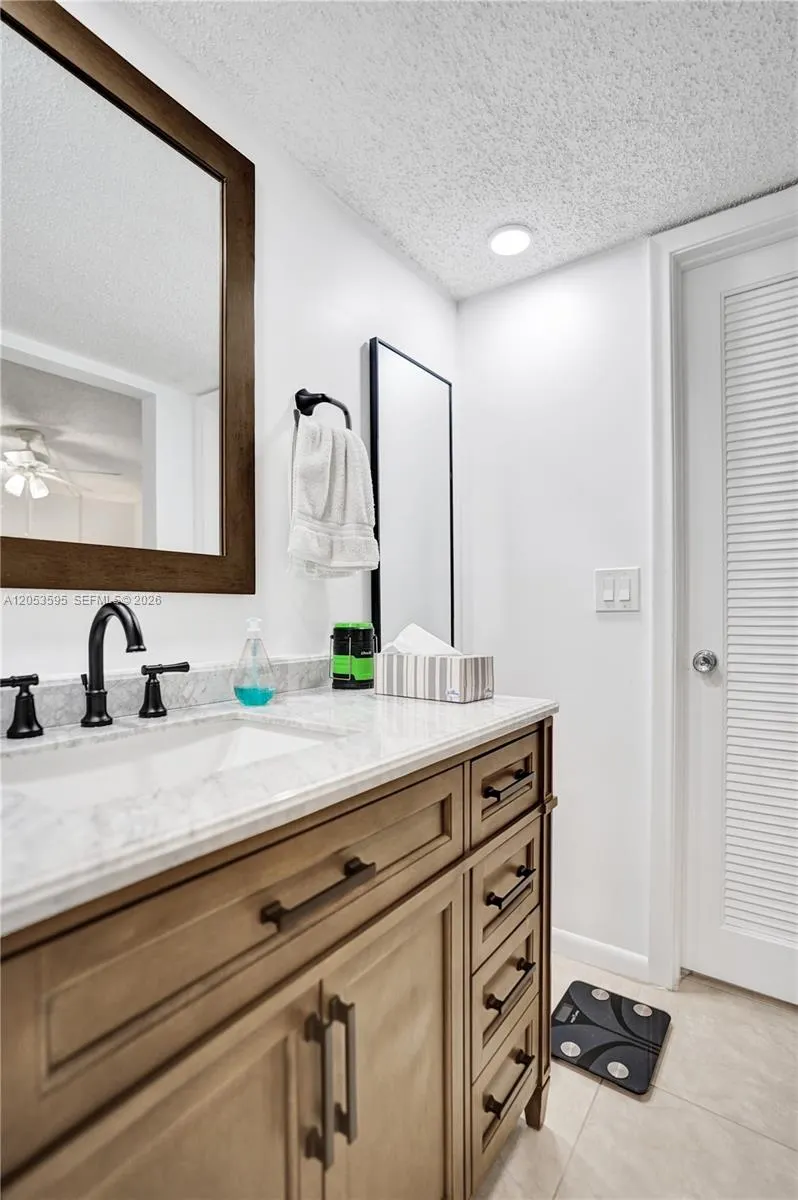 208 Greenbrier C #208