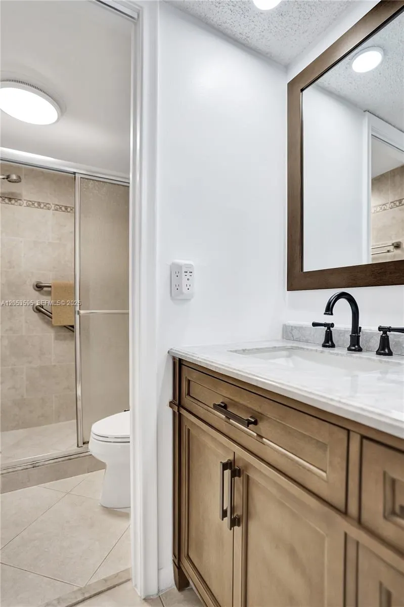 208 Greenbrier C #208