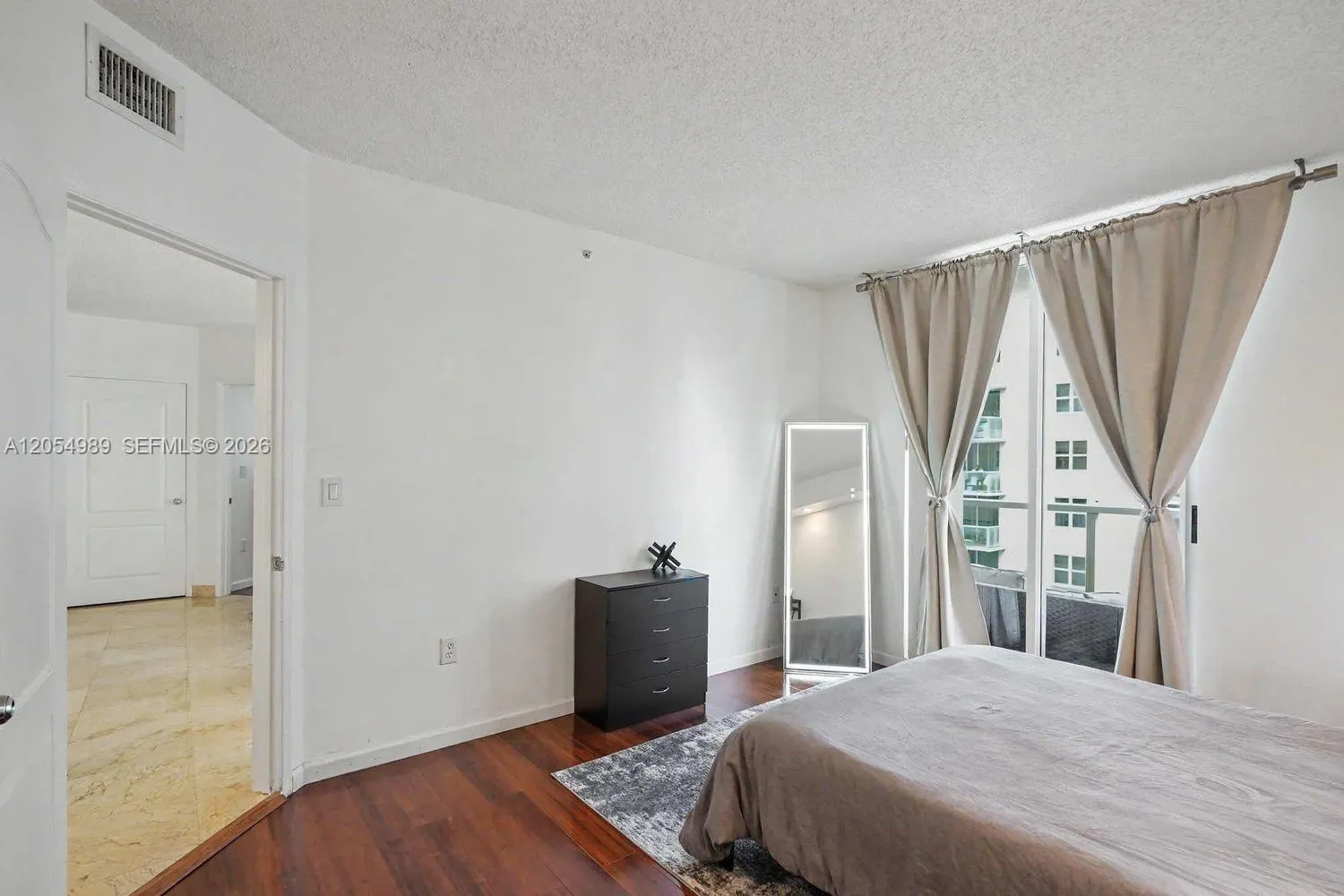 5085 NW 7th Street #906