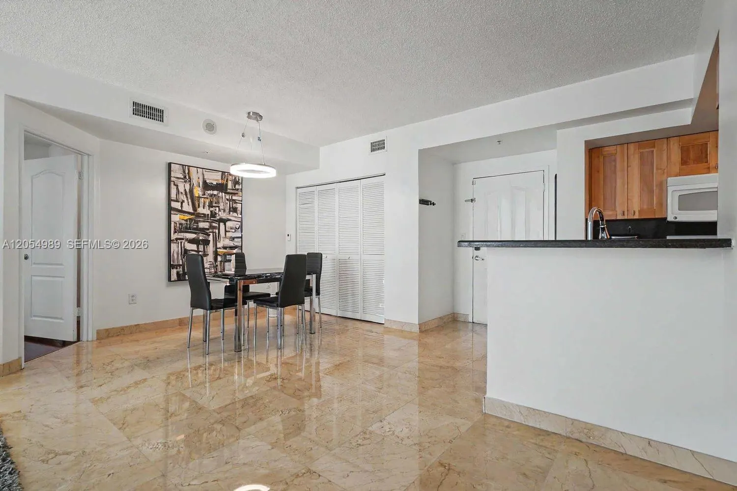 5085 NW 7th Street #906