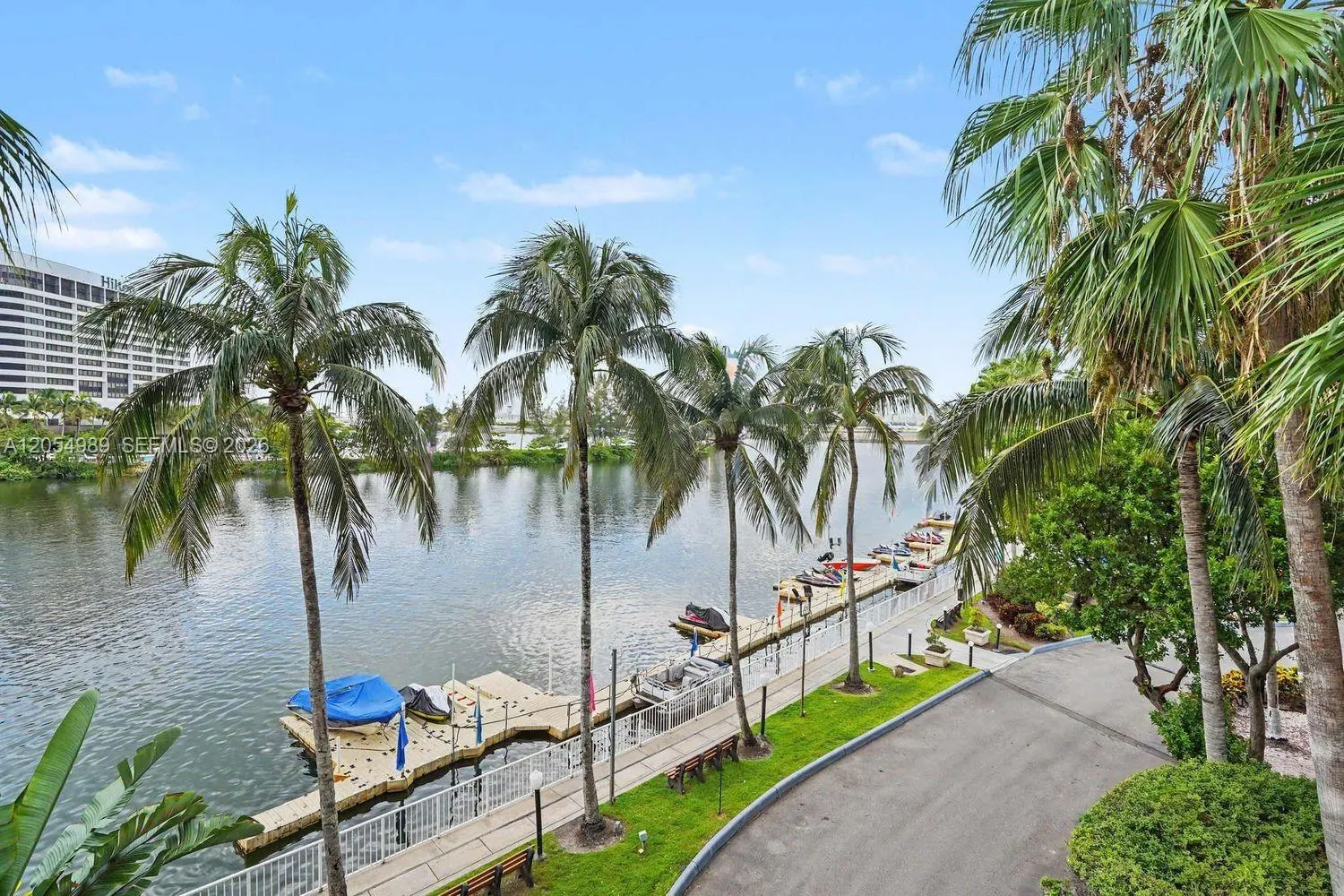 5085 NW 7th Street #906