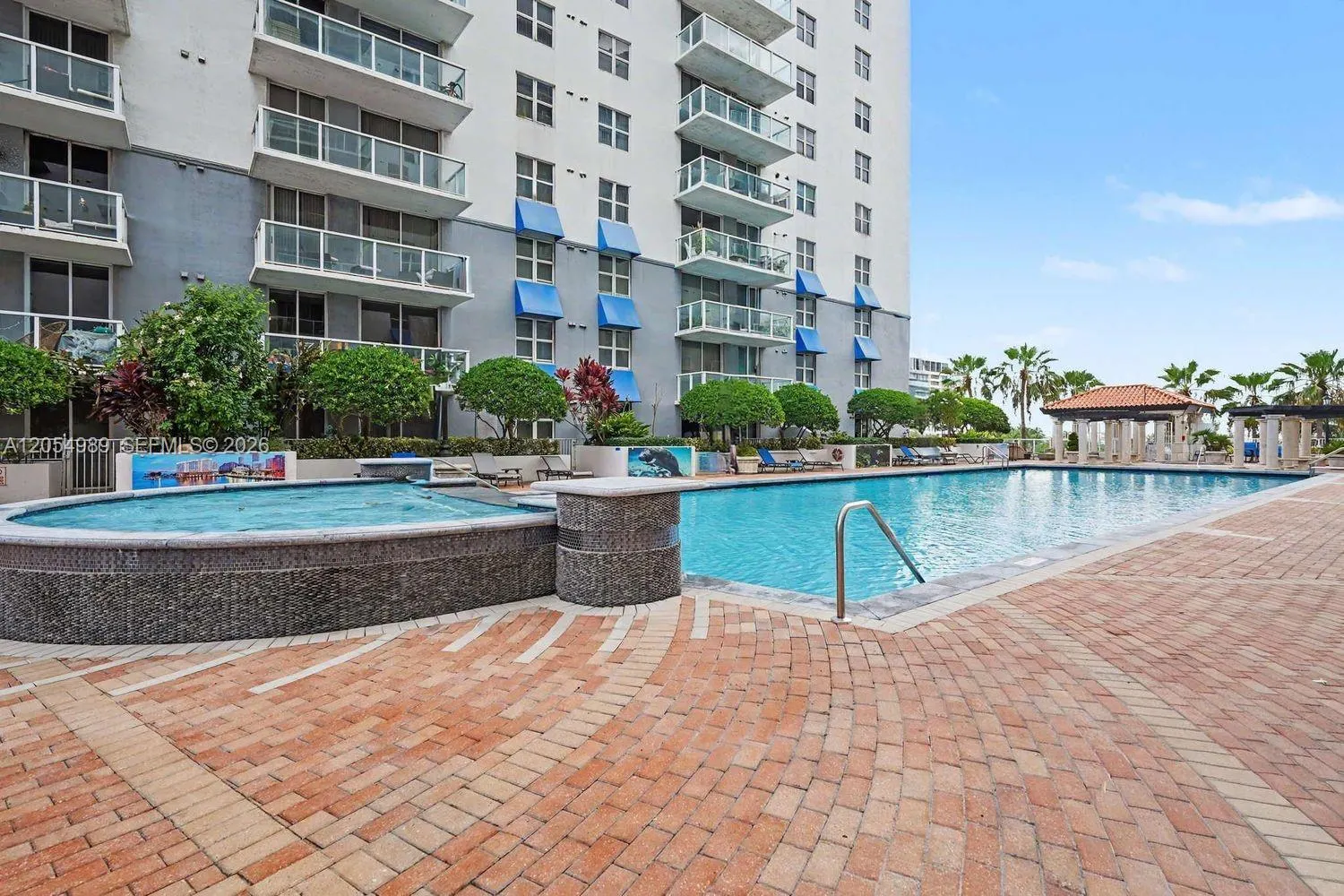 5085 NW 7th Street #906