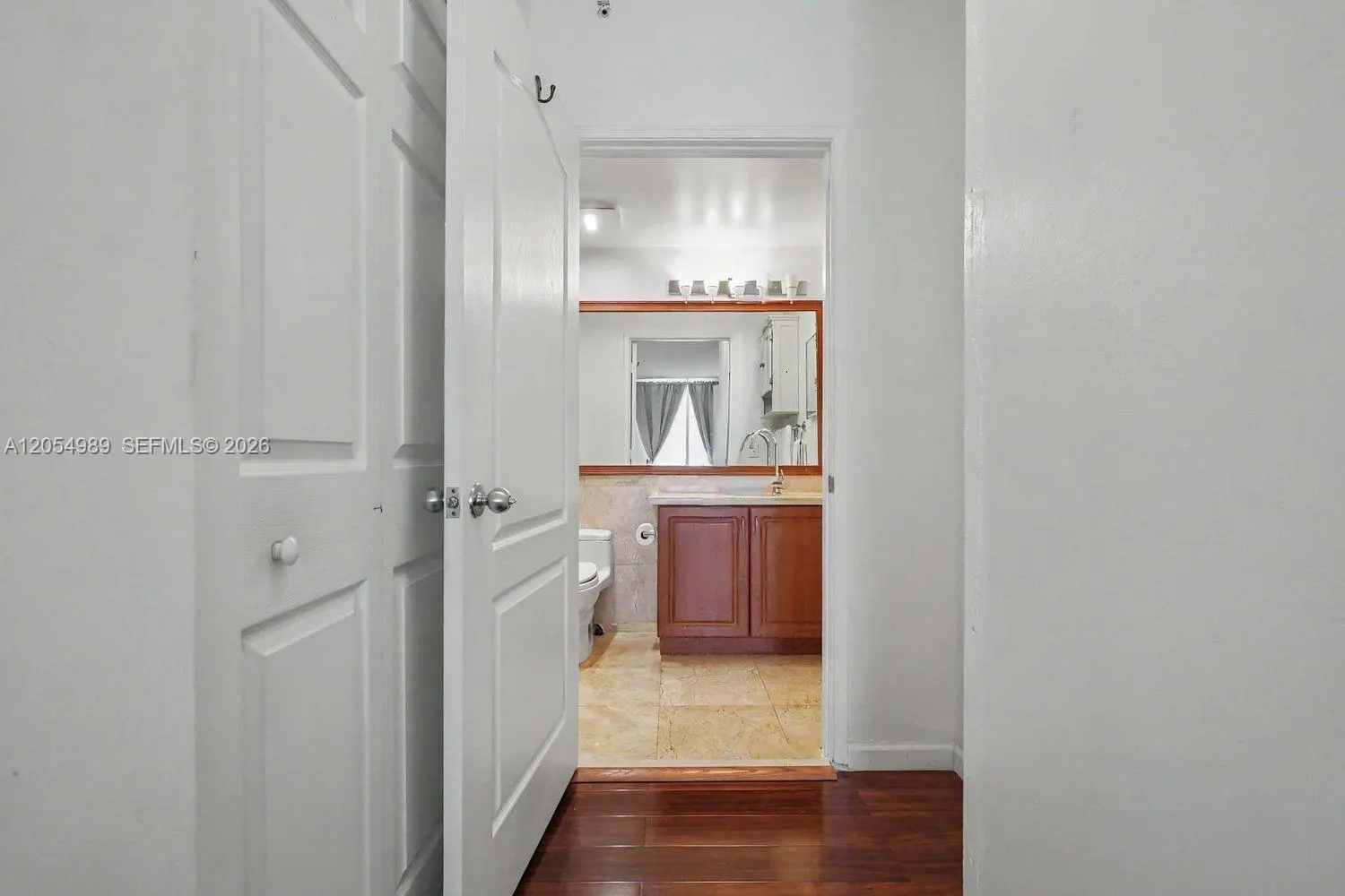 5085 NW 7th Street #906