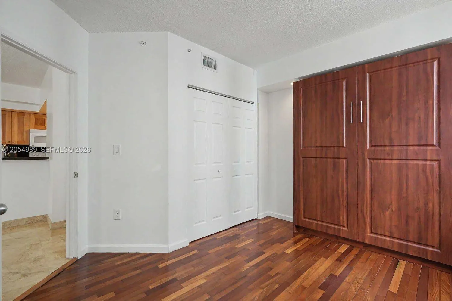 5085 NW 7th Street #906
