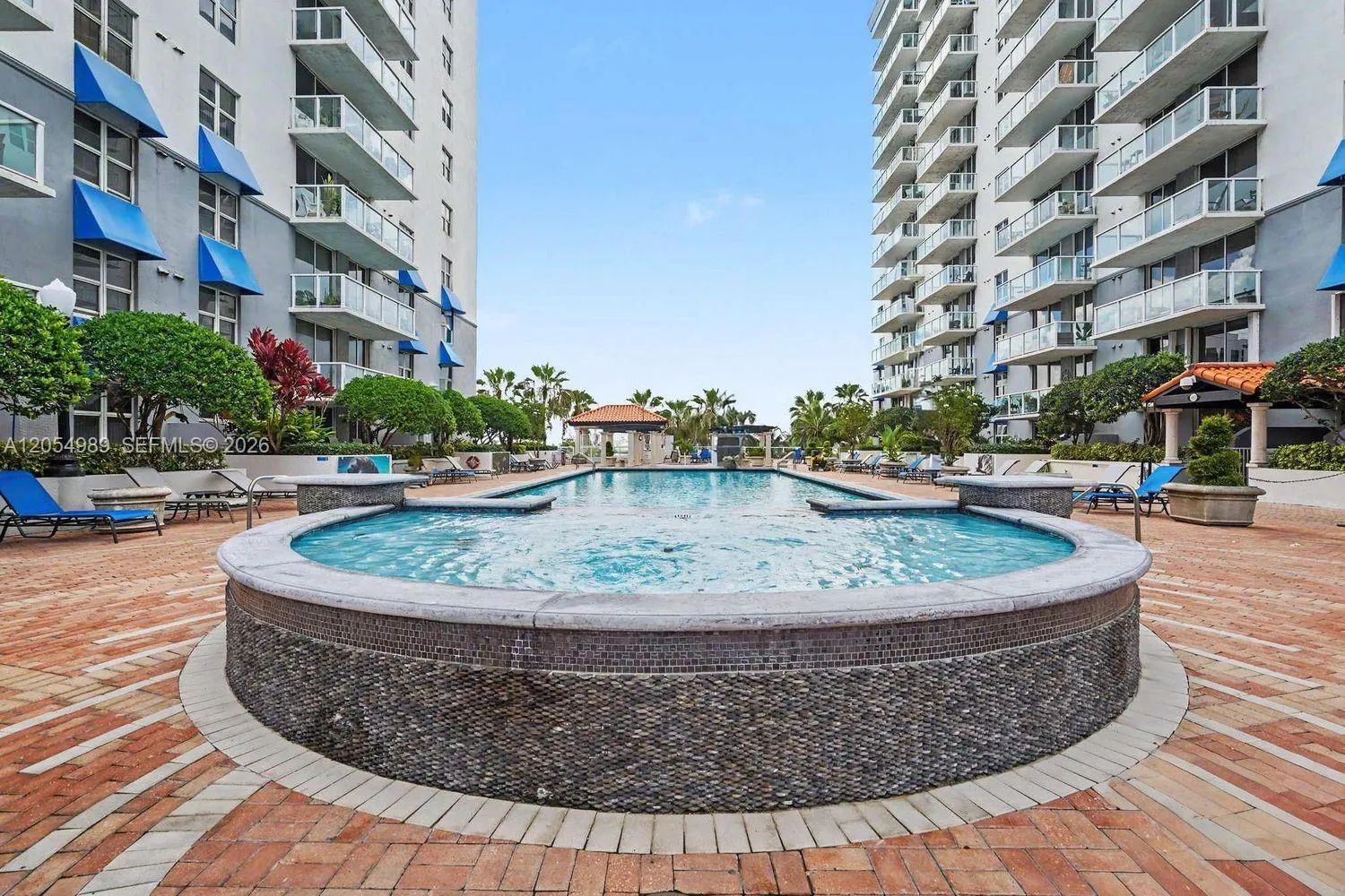 5085 NW 7th Street #906