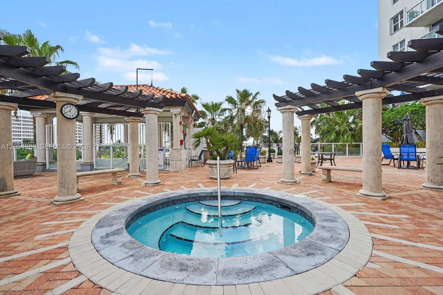 5085 NW 7th Street #906