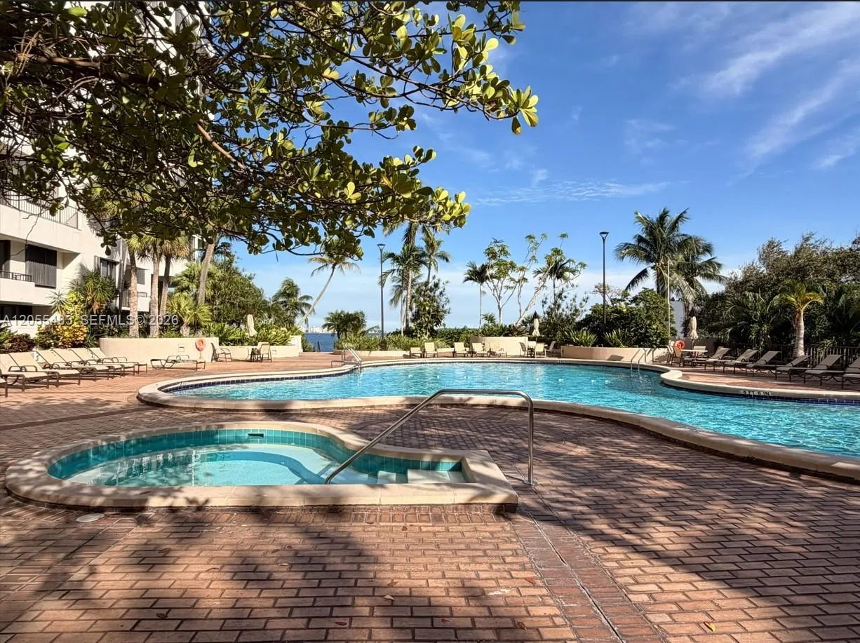 520 Brickell Key Drive #A1216