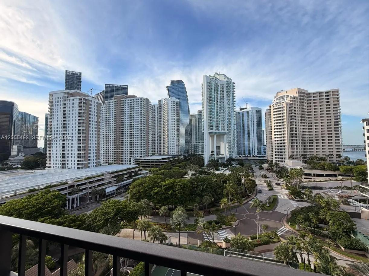 520 Brickell Key Drive #A1216