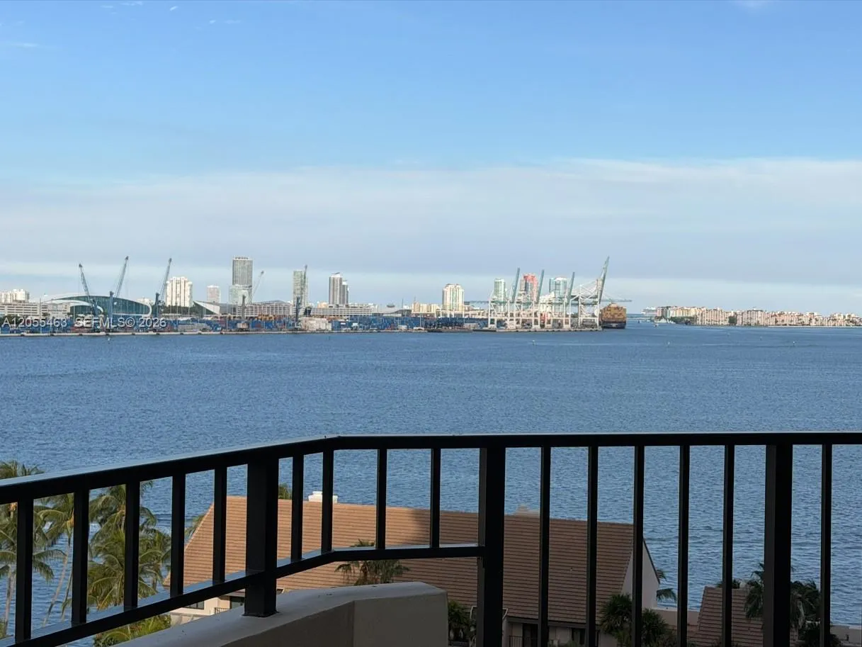 520 Brickell Key Drive #A1216