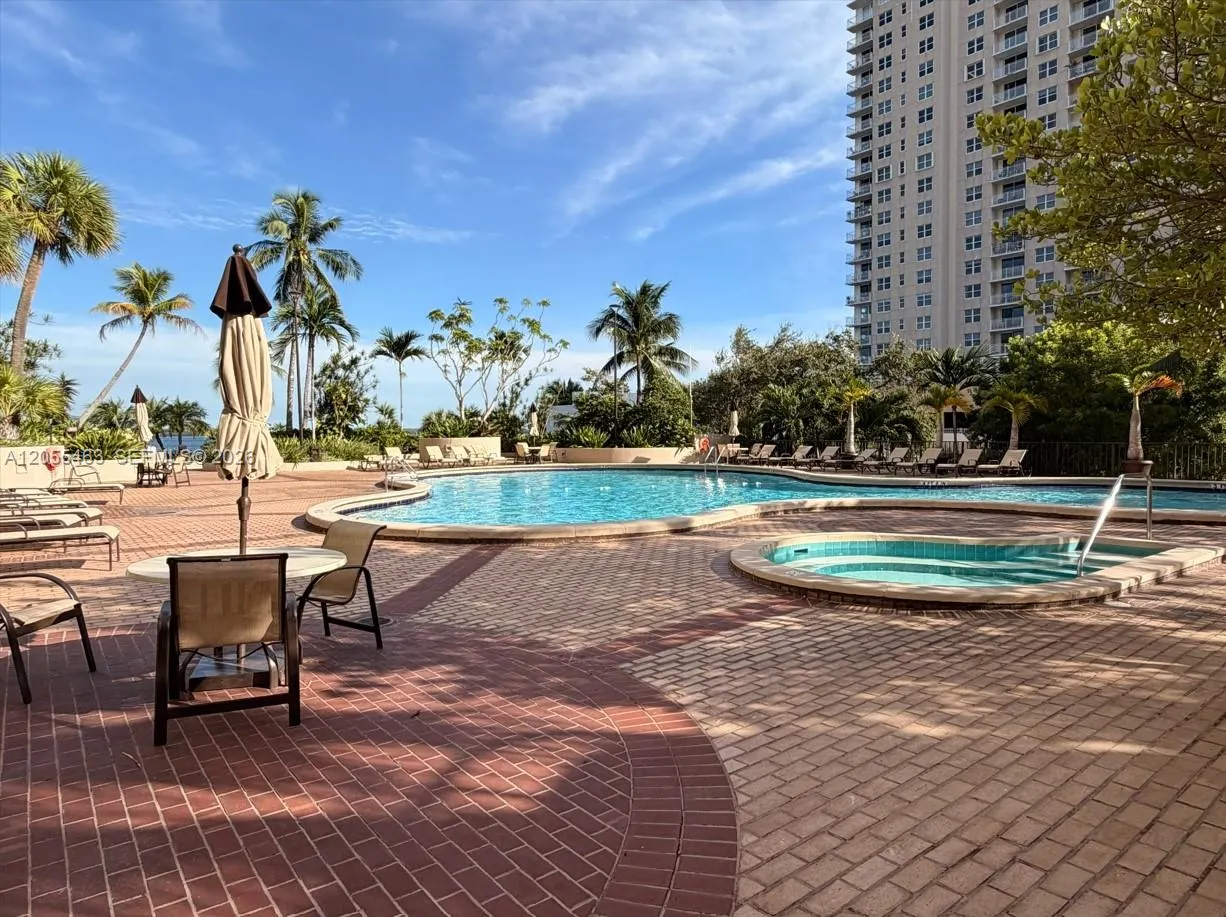 520 Brickell Key Drive #A1216