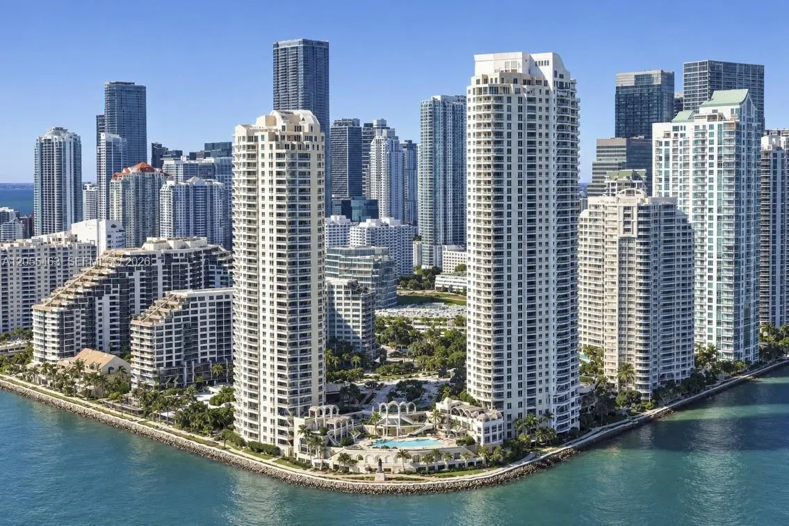 520 Brickell Key Drive #A1216