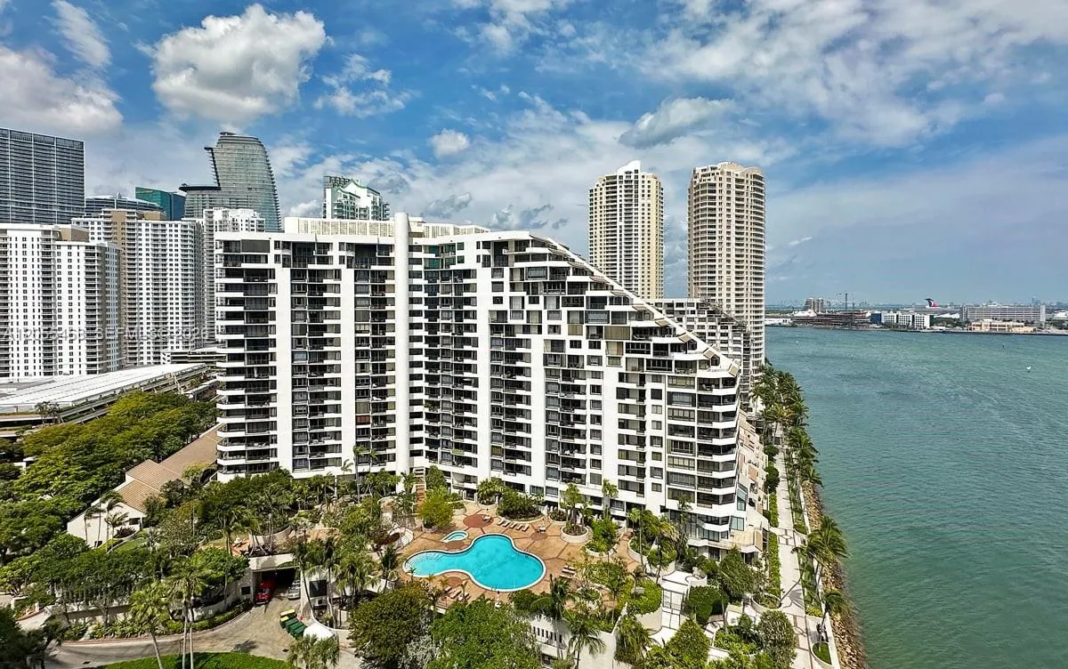520 Brickell Key Drive #A1216