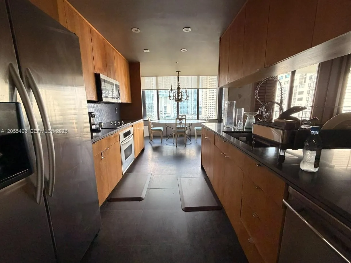 520 Brickell Key Drive #A1216