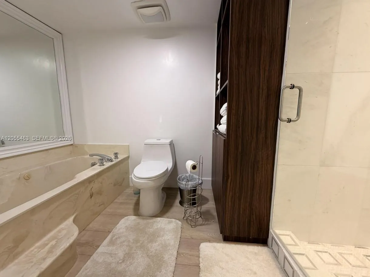 520 Brickell Key Drive #A1216