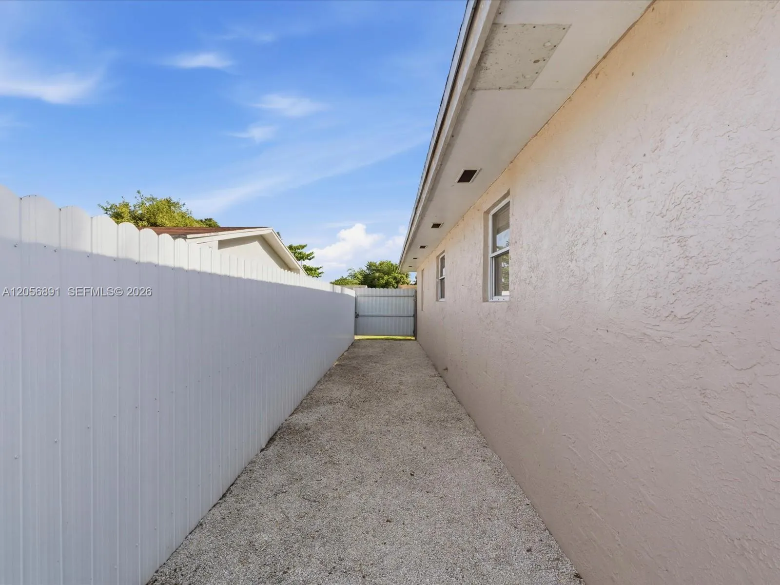 827 SW 3rd Street