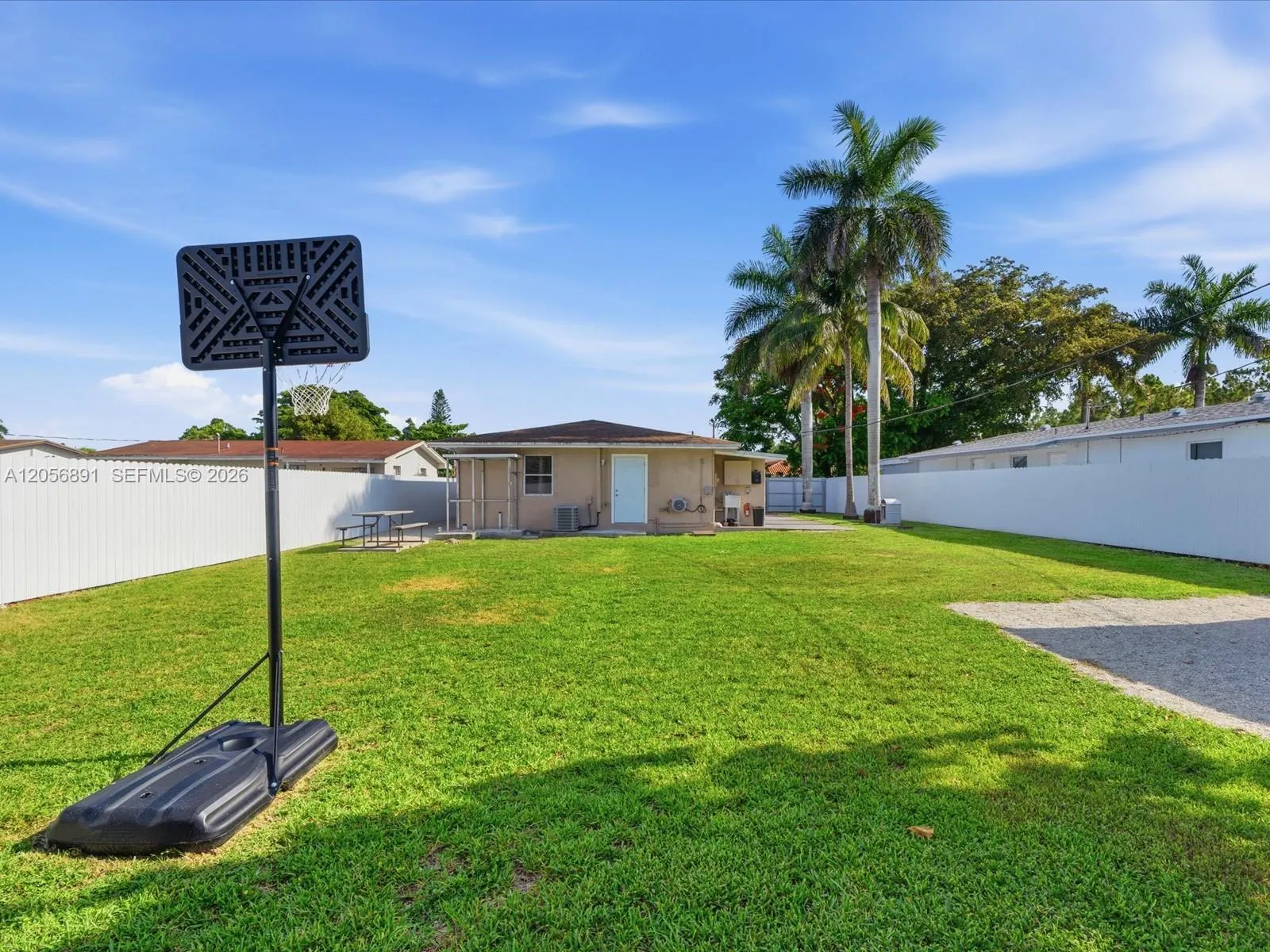 827 SW 3rd Street