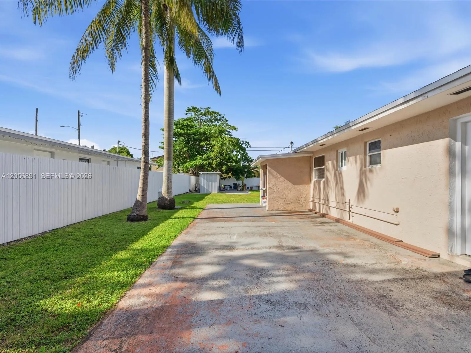 827 SW 3rd Street