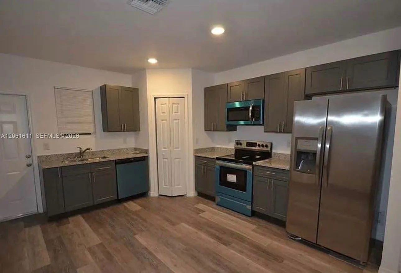 2221 Carver Avenue #N/A