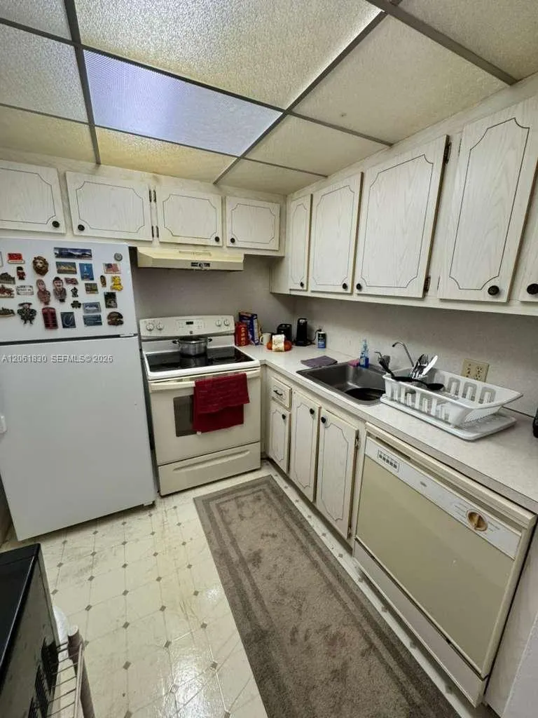 568 N Mansfield N #568