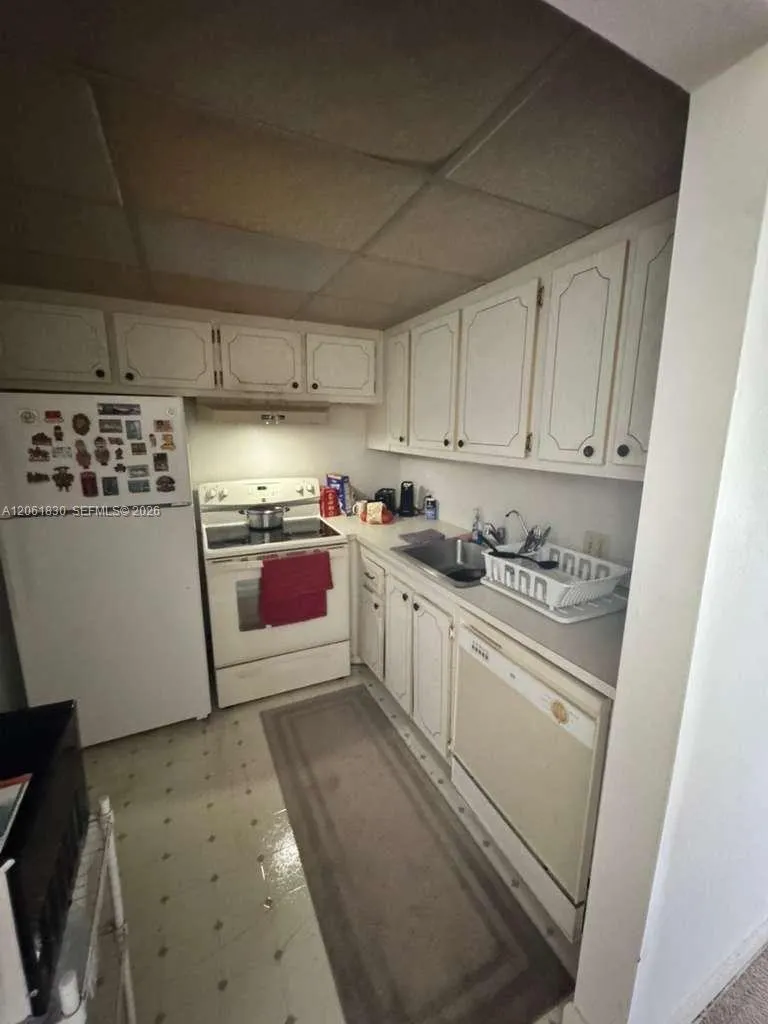 568 N Mansfield N #568