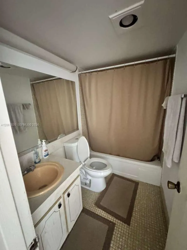568 N Mansfield N #568