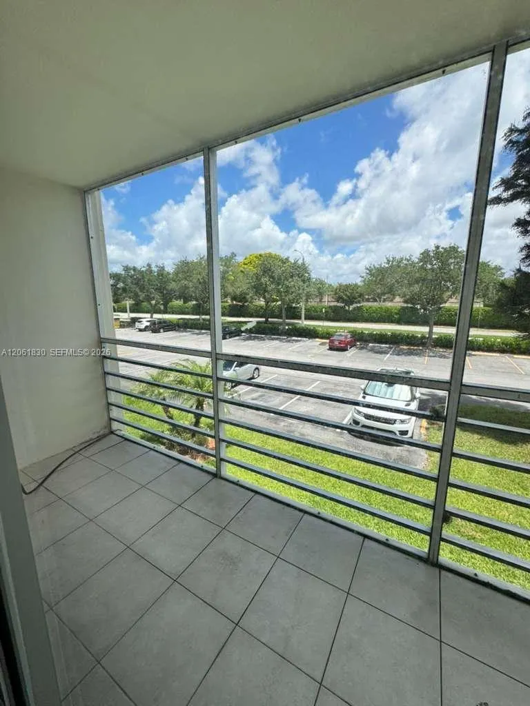 568 N Mansfield N #568