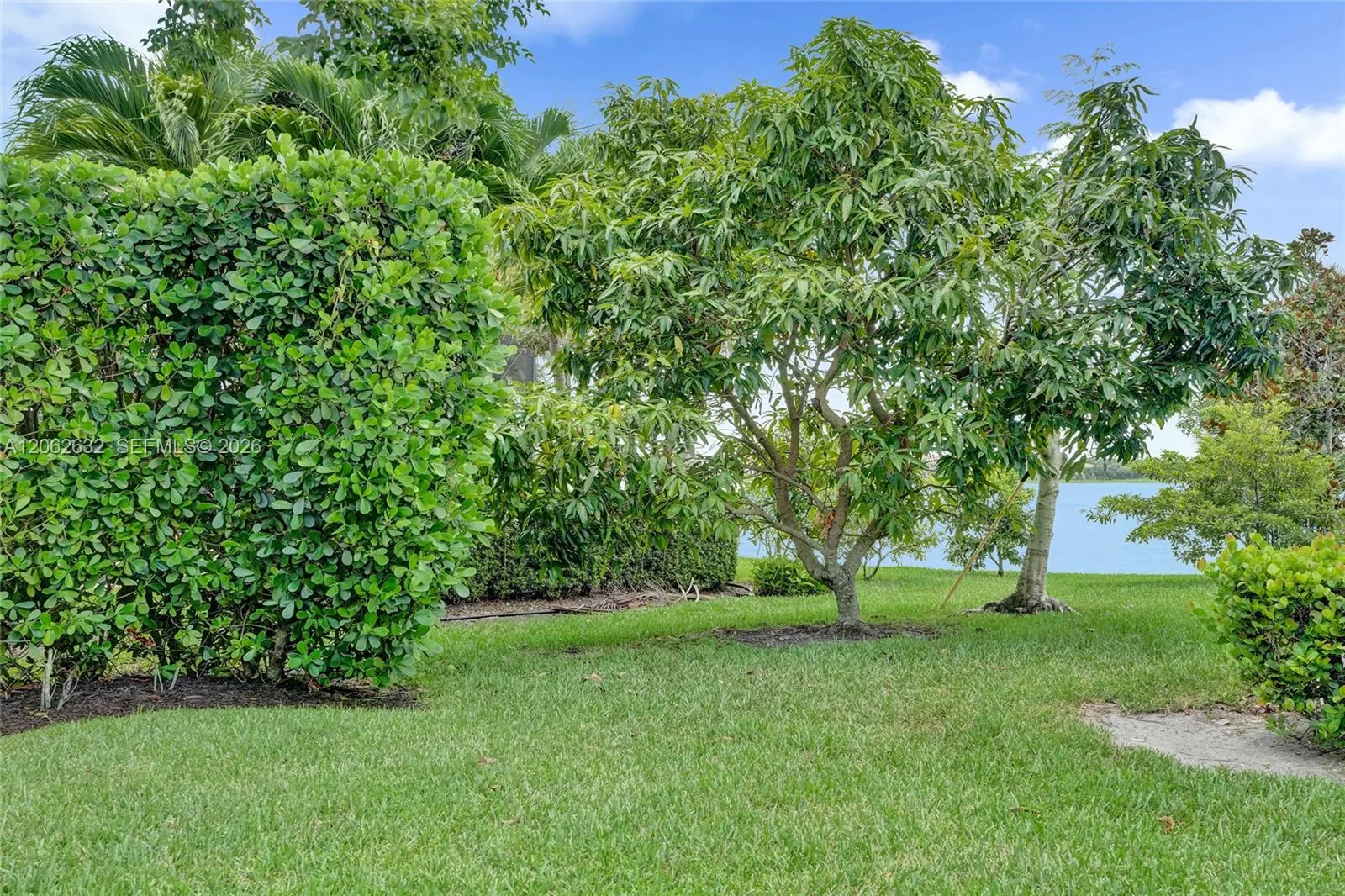 9000 Lakeview Place