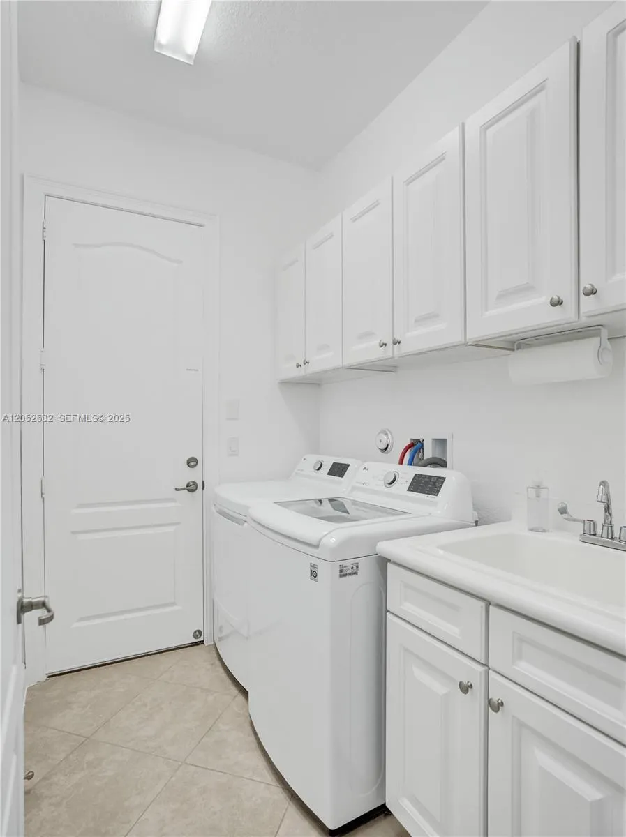 9000 Lakeview Place
