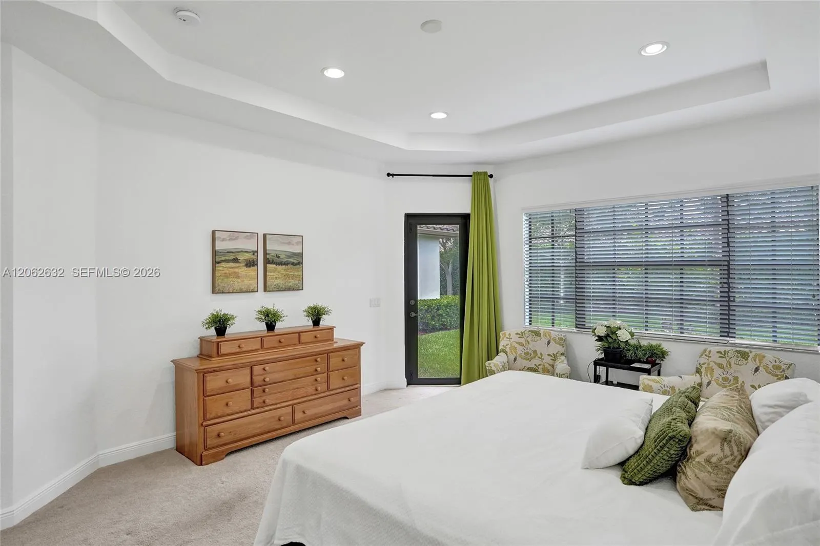 9000 Lakeview Place