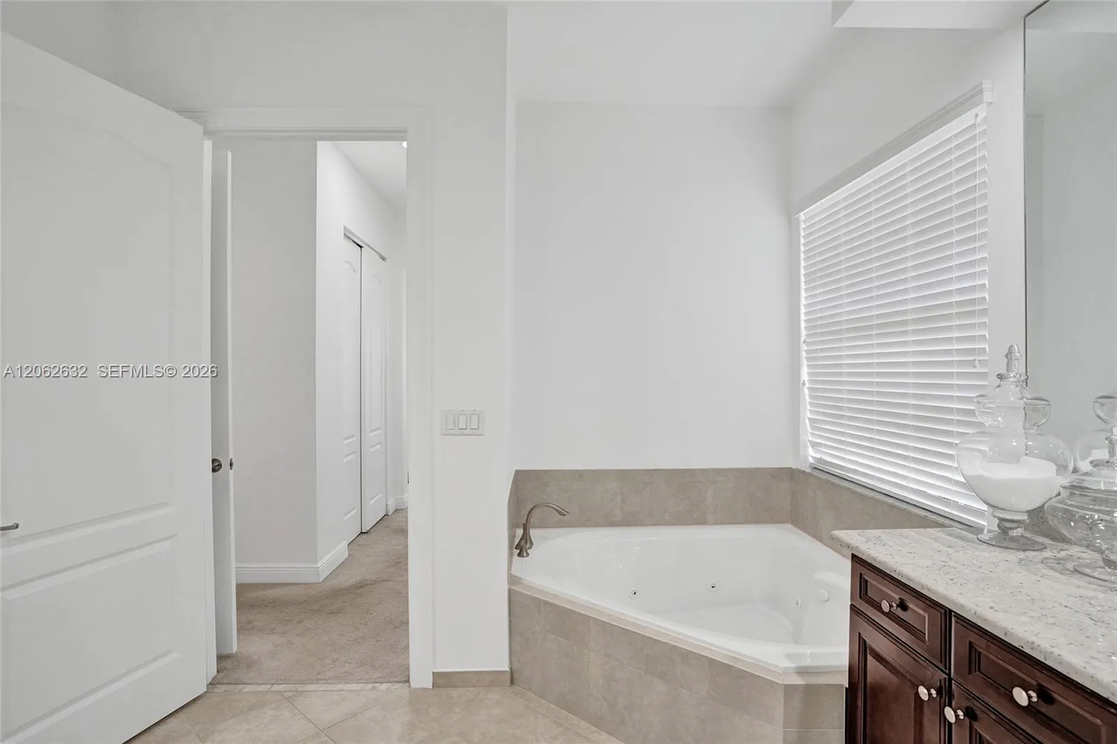 9000 Lakeview Place