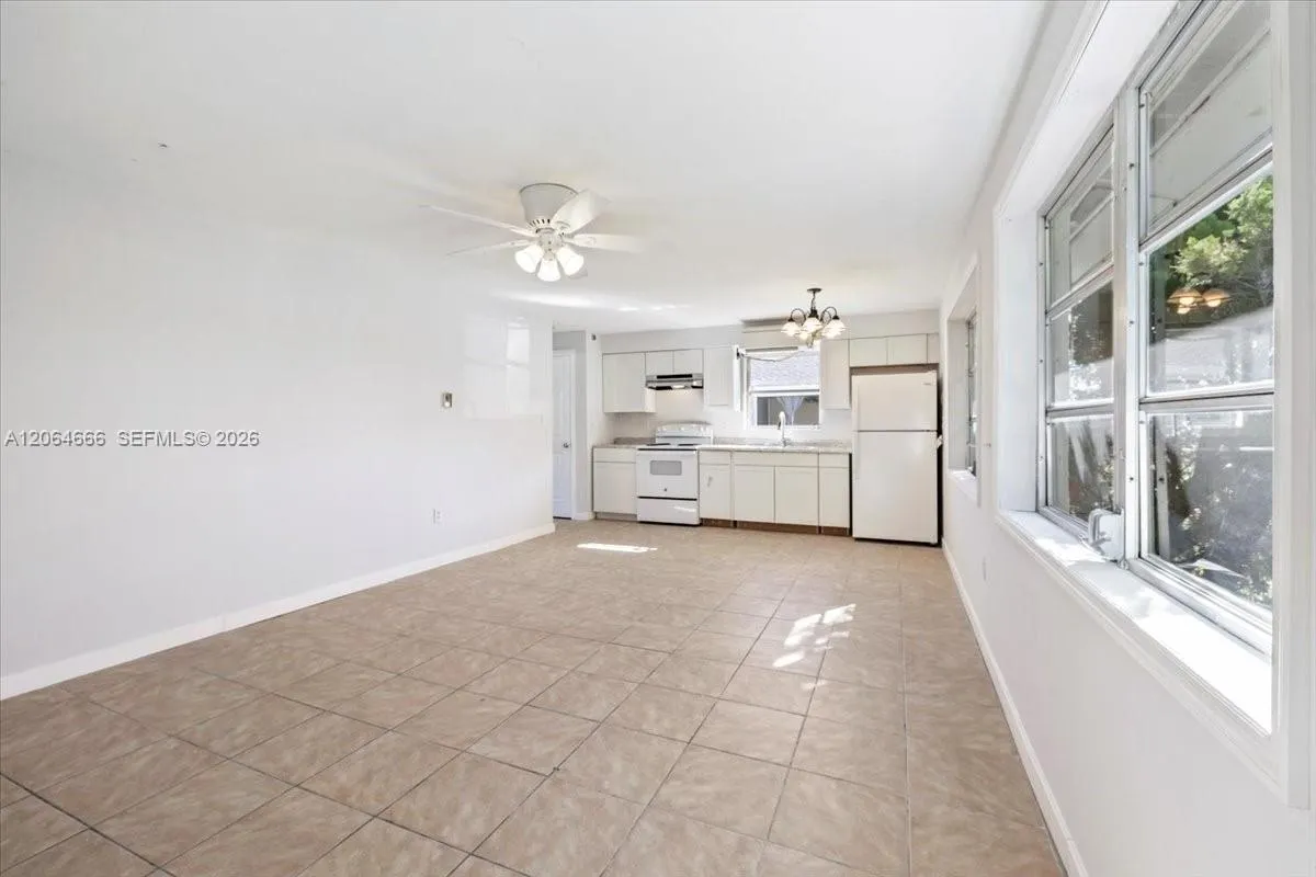 681/683 95th Avenue N