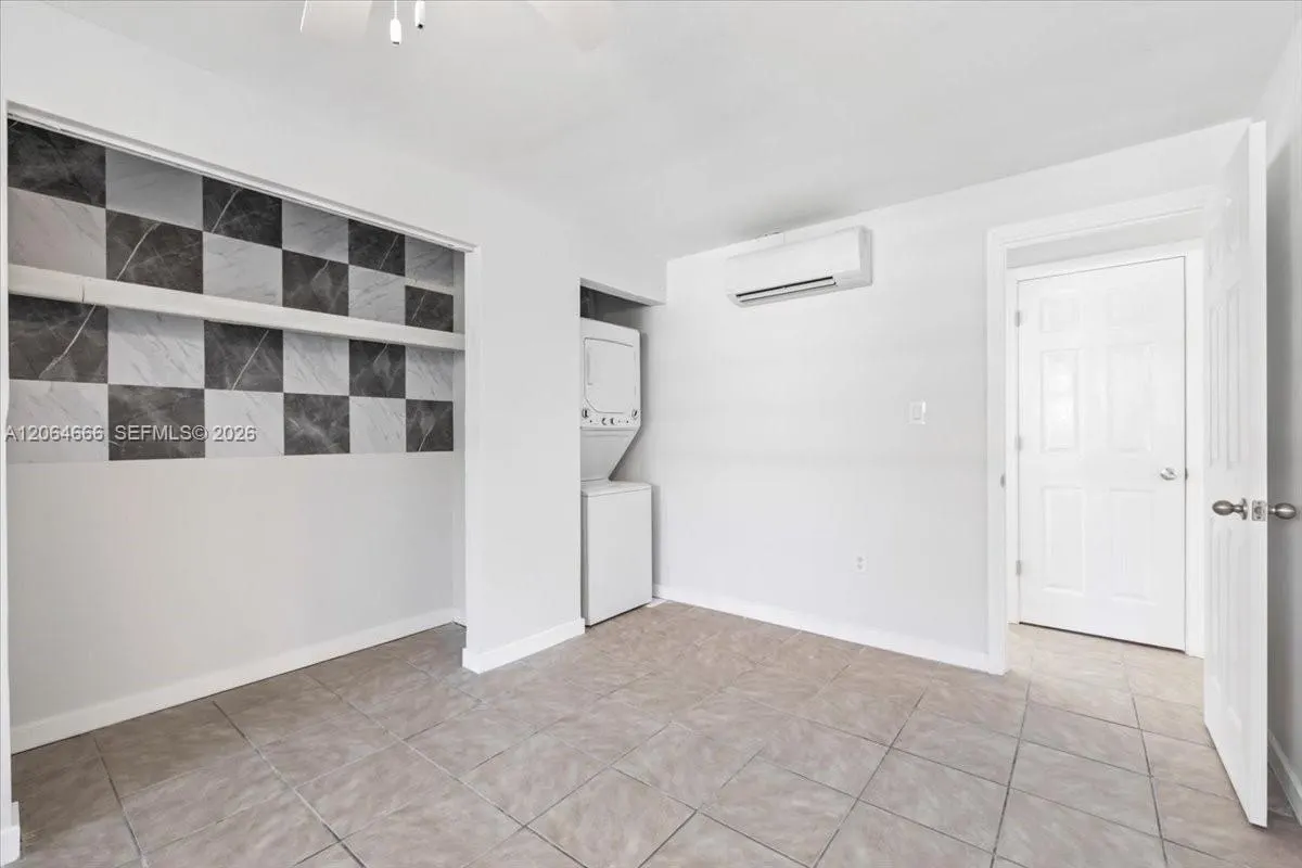 681/683 95th Avenue N