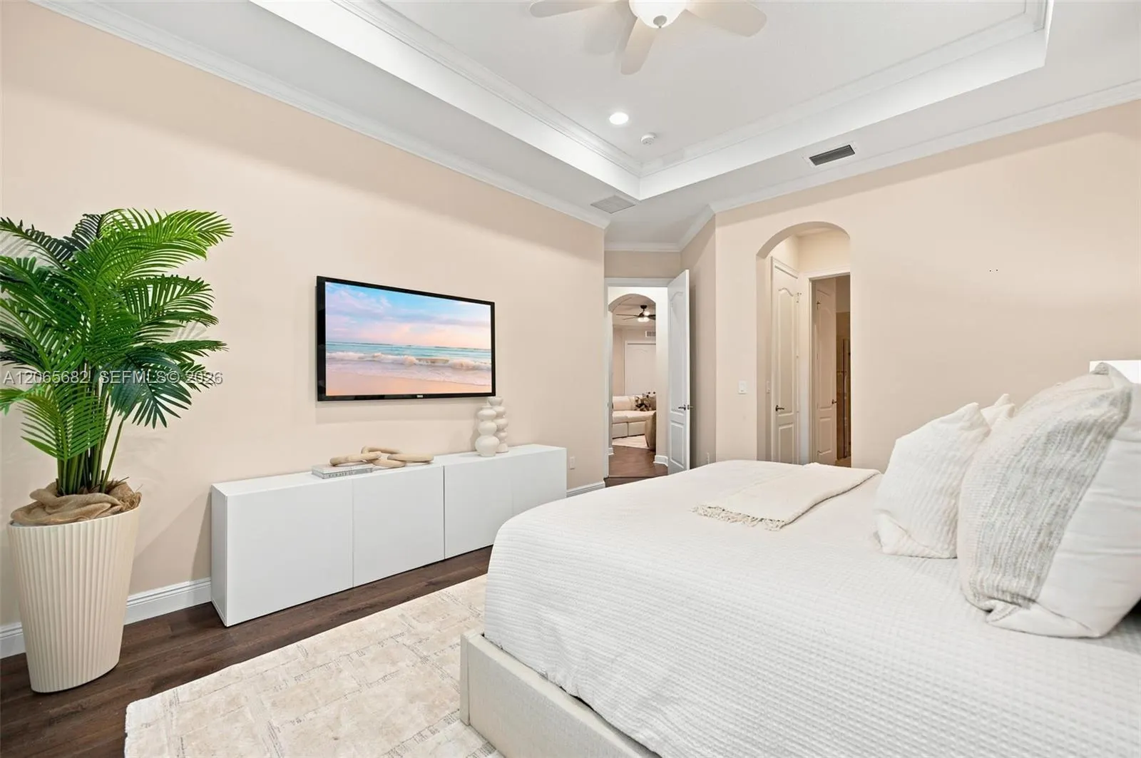 8550 Lakeside Bend