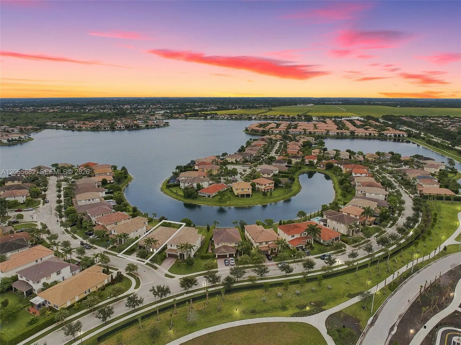 8550 Lakeside Bend