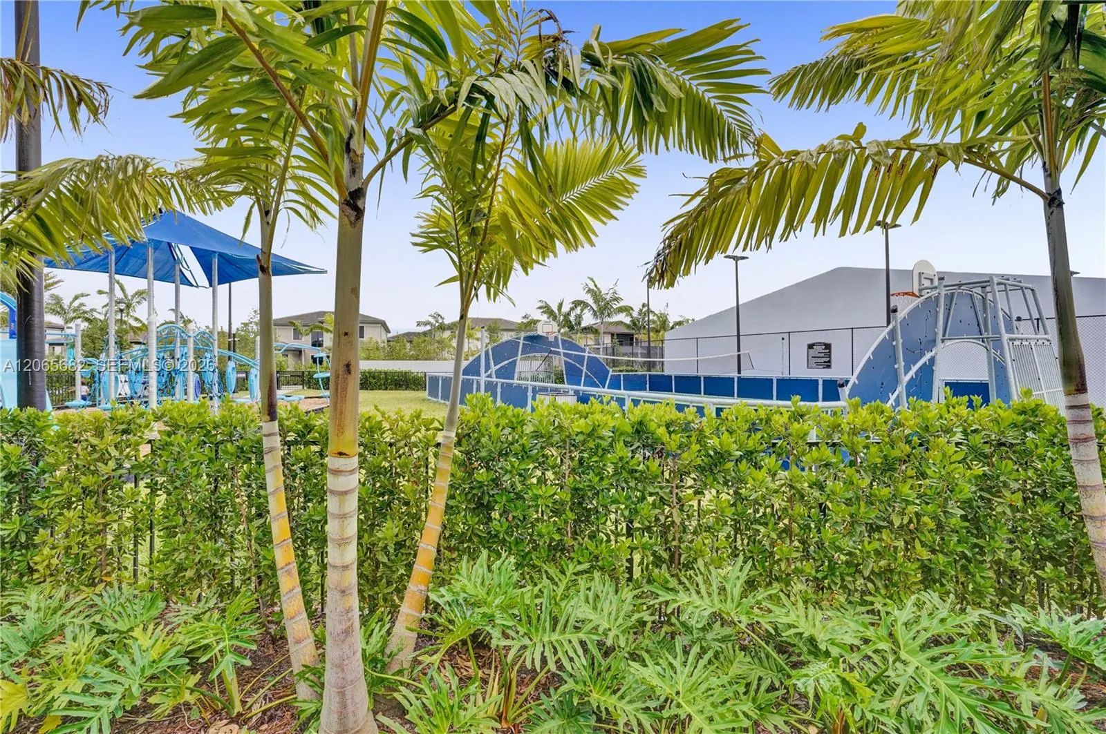 8550 Lakeside Bend