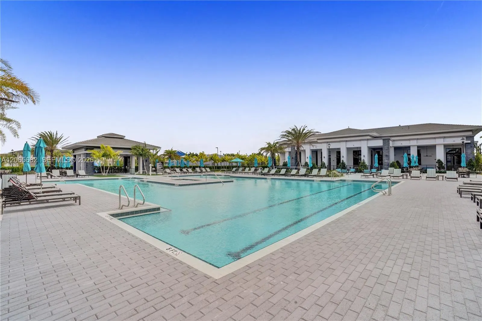 8550 Lakeside Bend