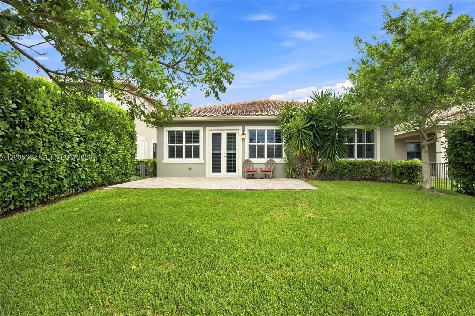 8550 Lakeside Bend