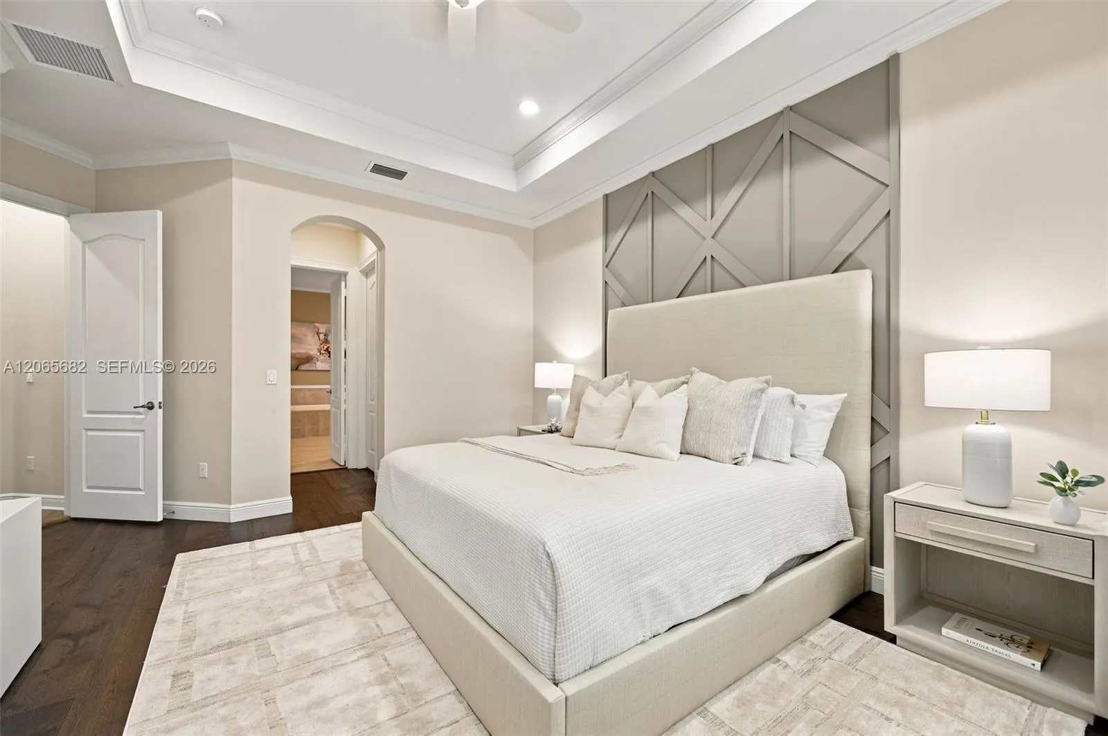 8550 Lakeside Bend