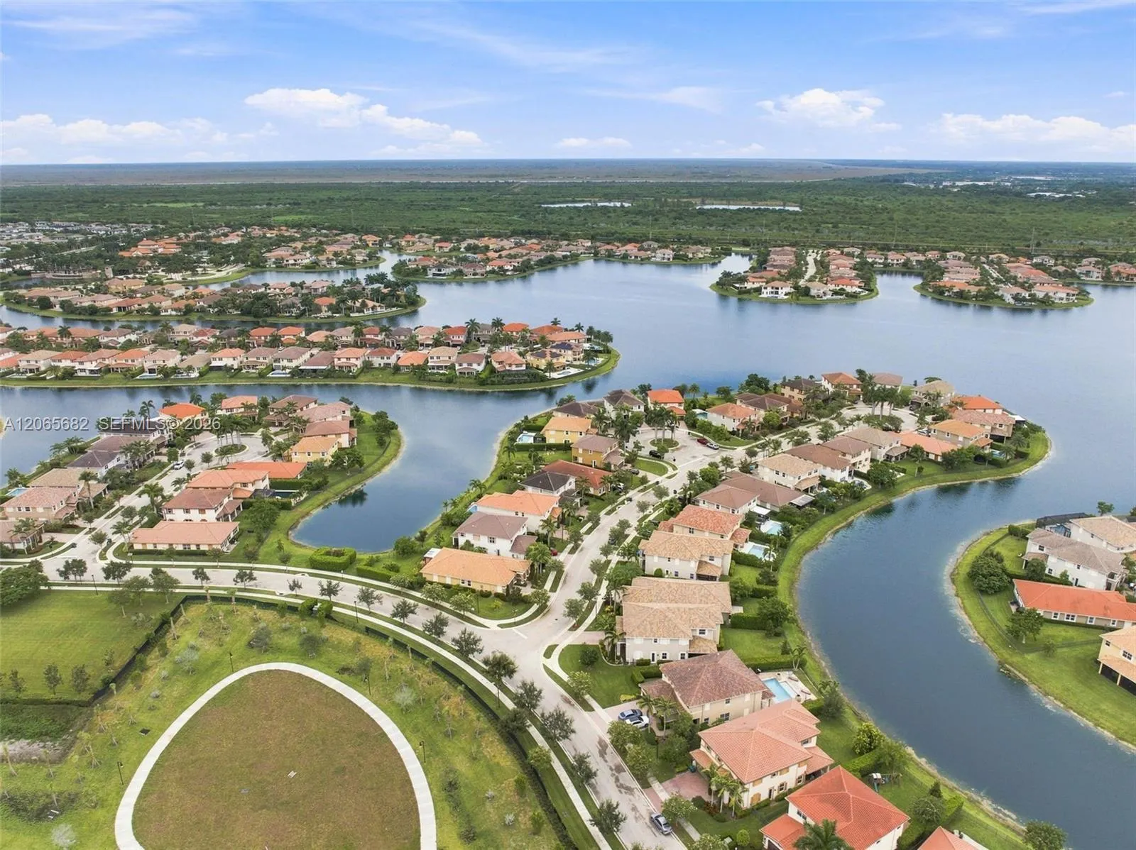 8550 Lakeside Bend