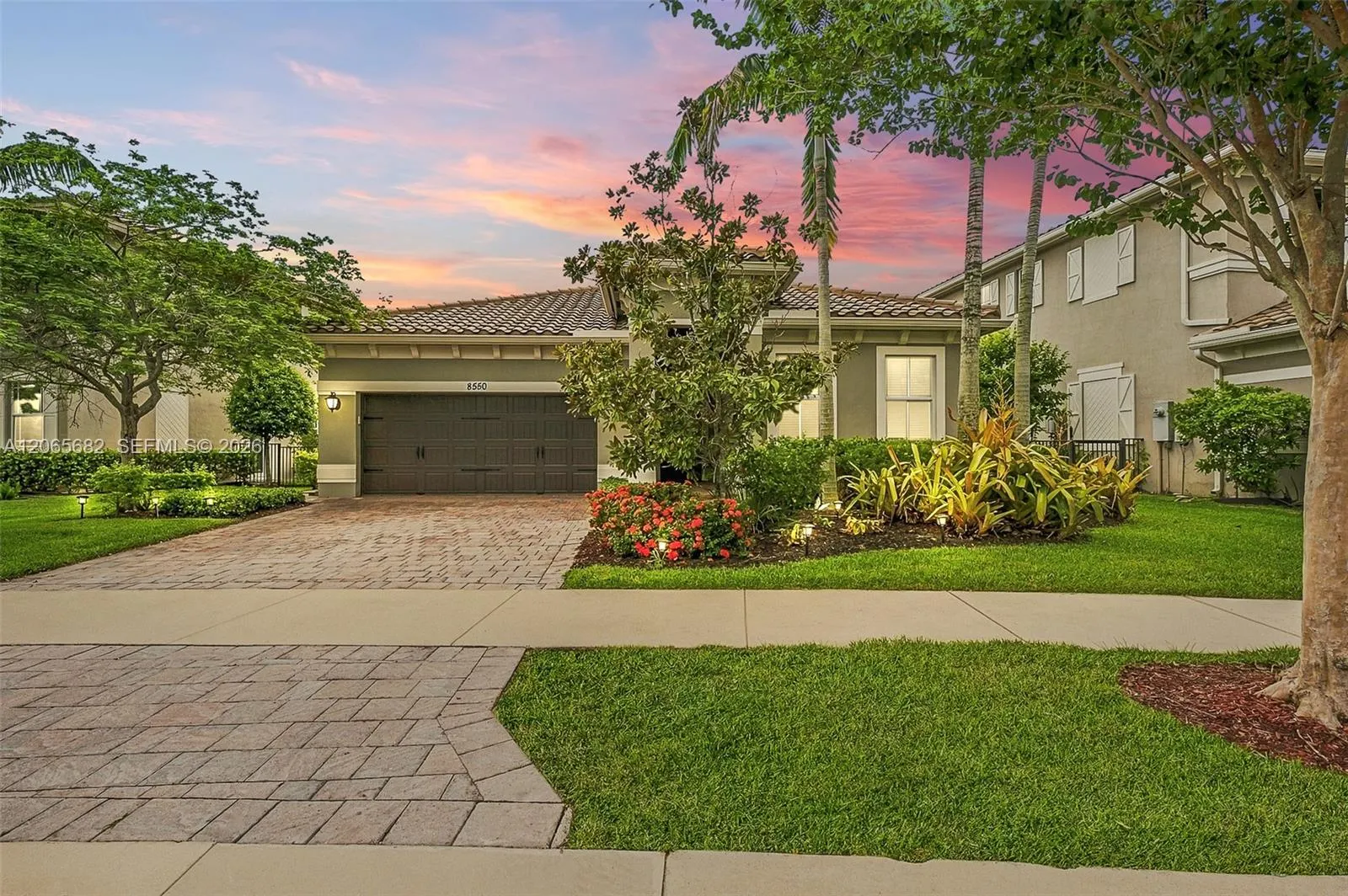 8550 Lakeside Bend