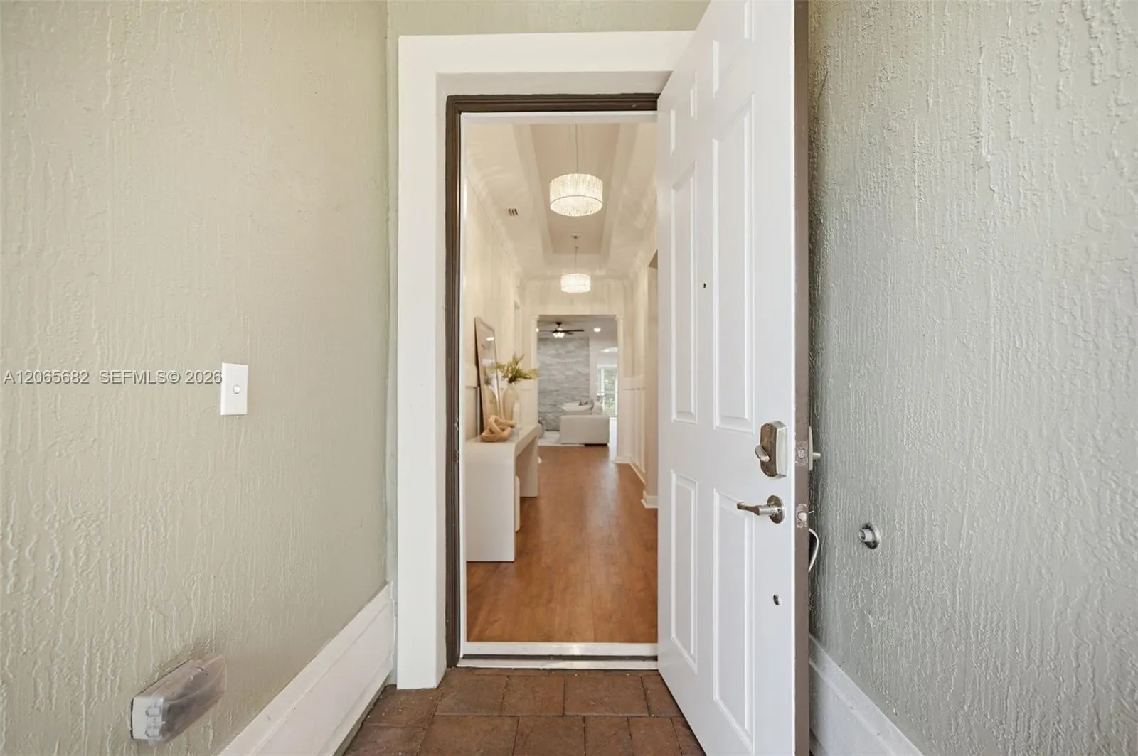 8550 Lakeside Bend