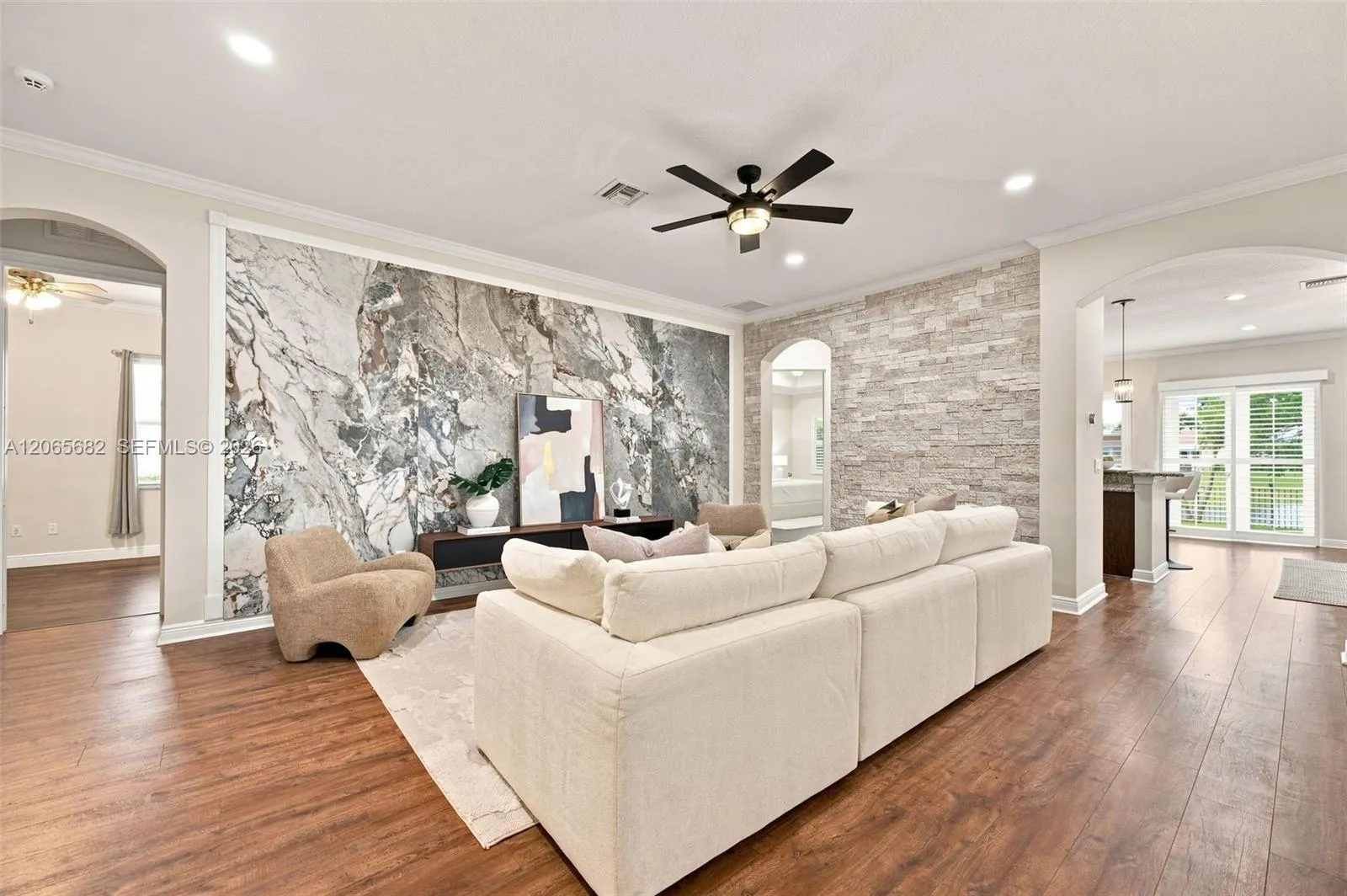 8550 Lakeside Bend