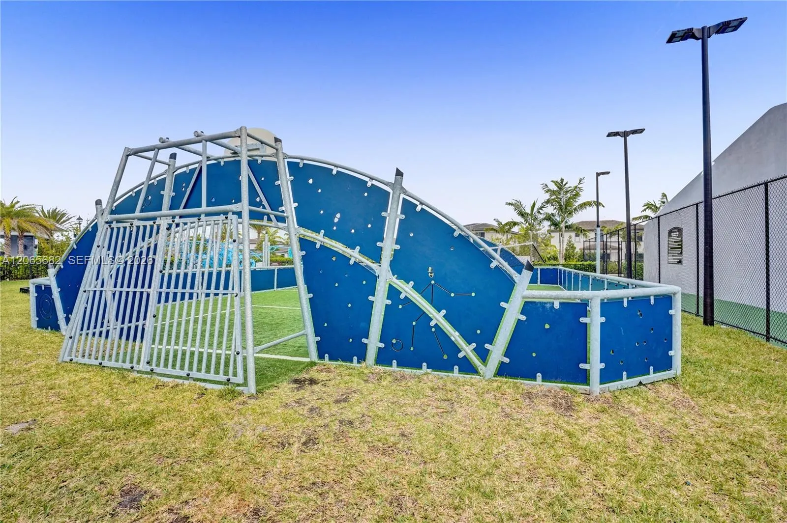 8550 Lakeside Bend