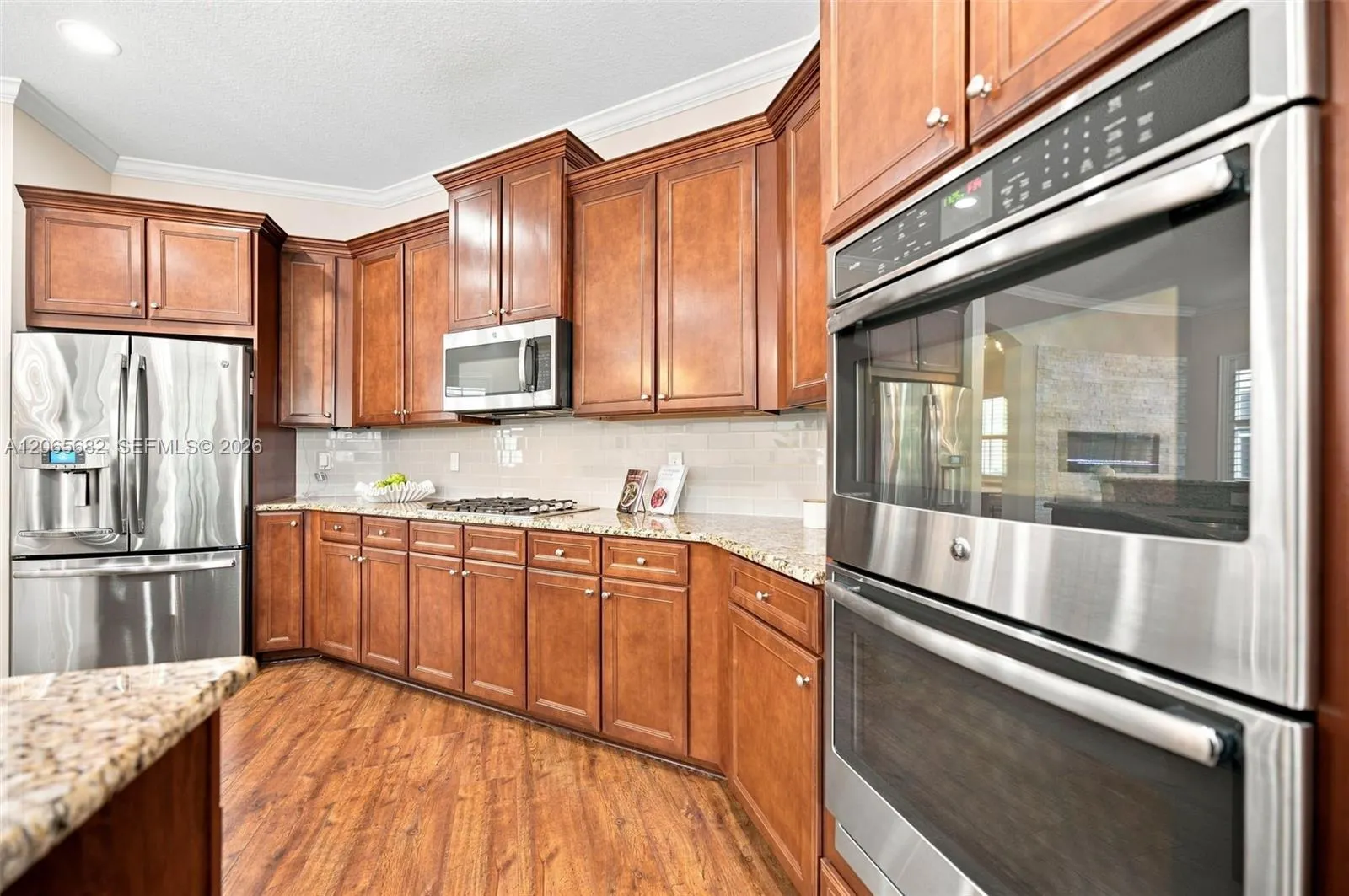 8550 Lakeside Bend