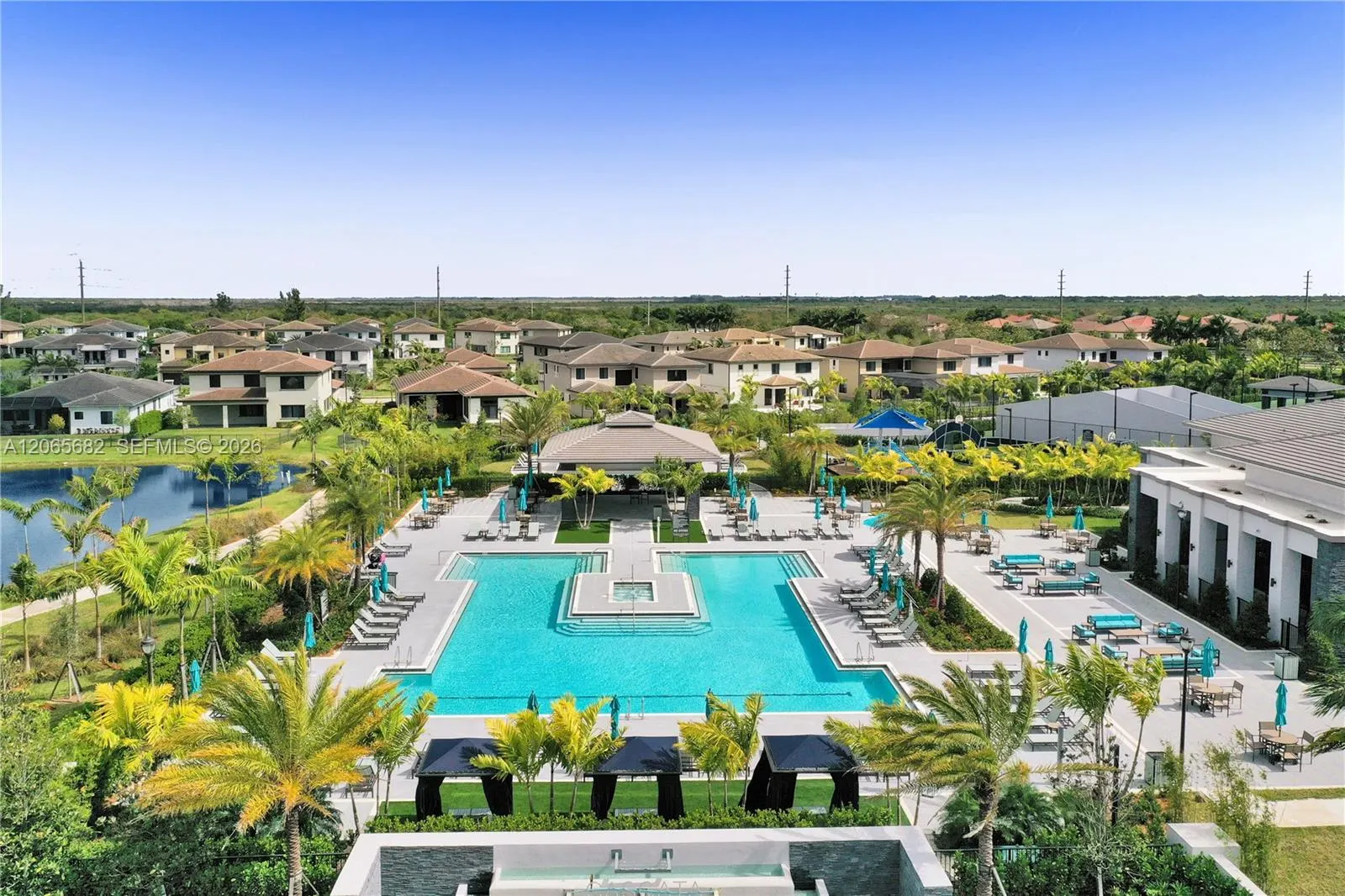 8550 Lakeside Bend